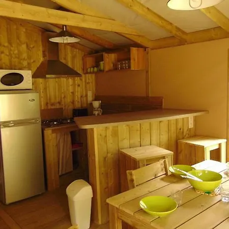 Campingplatz Sur Pilotis Avec Terrasse Et Cuisine Equipee - Api-1-52-1492 *