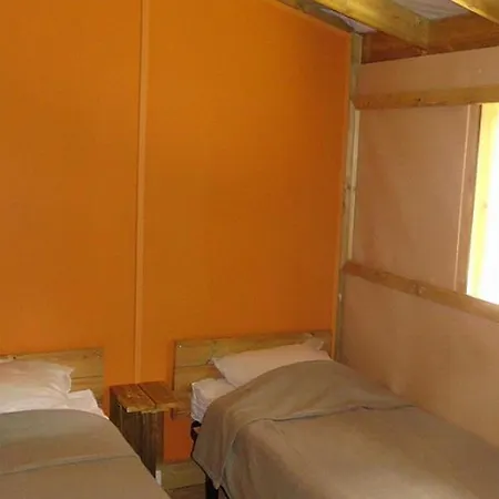 Sur Pilotis Avec Terrasse Et Cuisine Equipee - Api-1-52-1492 Campingplatz