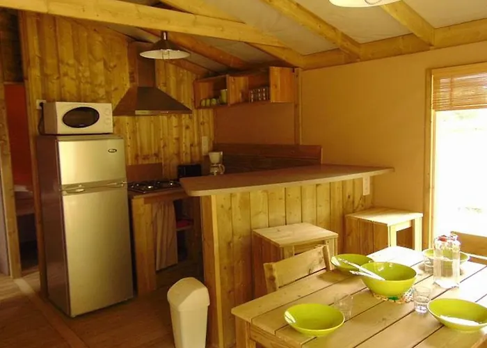 Campingplatz Sur Pilotis Avec Terrasse Et Cuisine Equipee - Api-1-52-1492 *